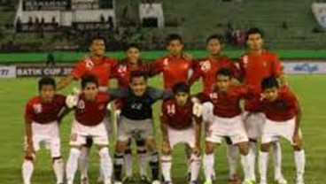 Presiden SBY Himbau PSSI Pakai Produk Lokal